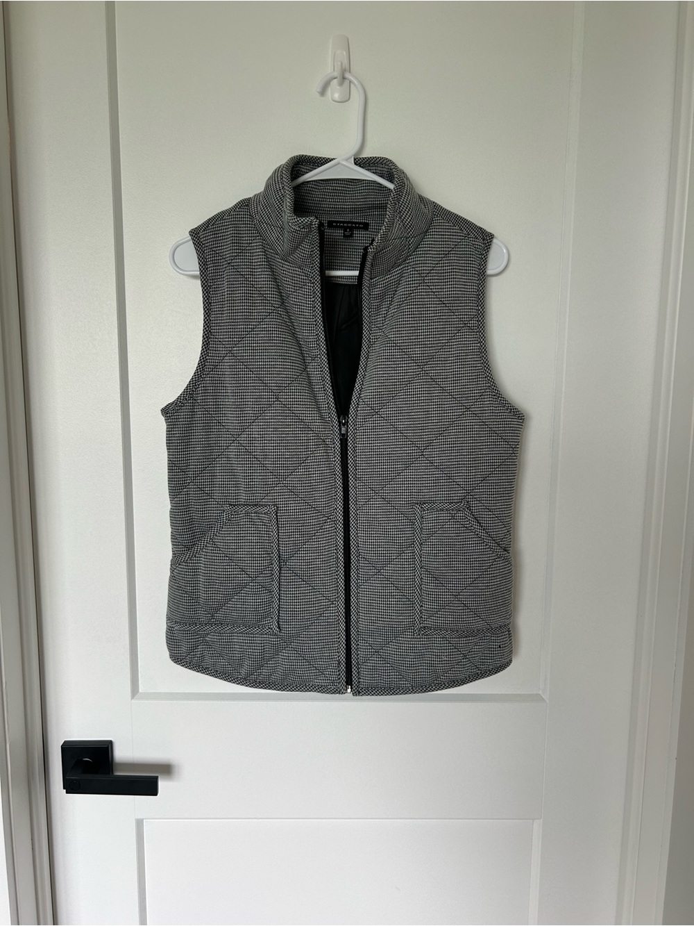 Quilted Houndstooth Zip-Up Vest